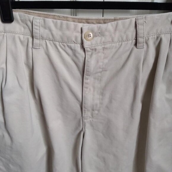 Men's Izod Pleated Stone Khaki Shorts Size 32W - Picture 2 of 5